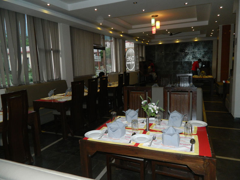 360 Country Club Hotel Dharamshala Restaurant